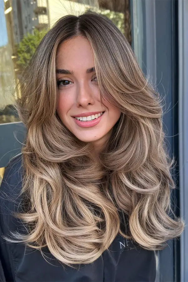 Detail Crop Ash Blonde Hair with Black Knit Top Detail Crop Ash Blonde Hair with Black Knit Top — Blonde Hair Colour