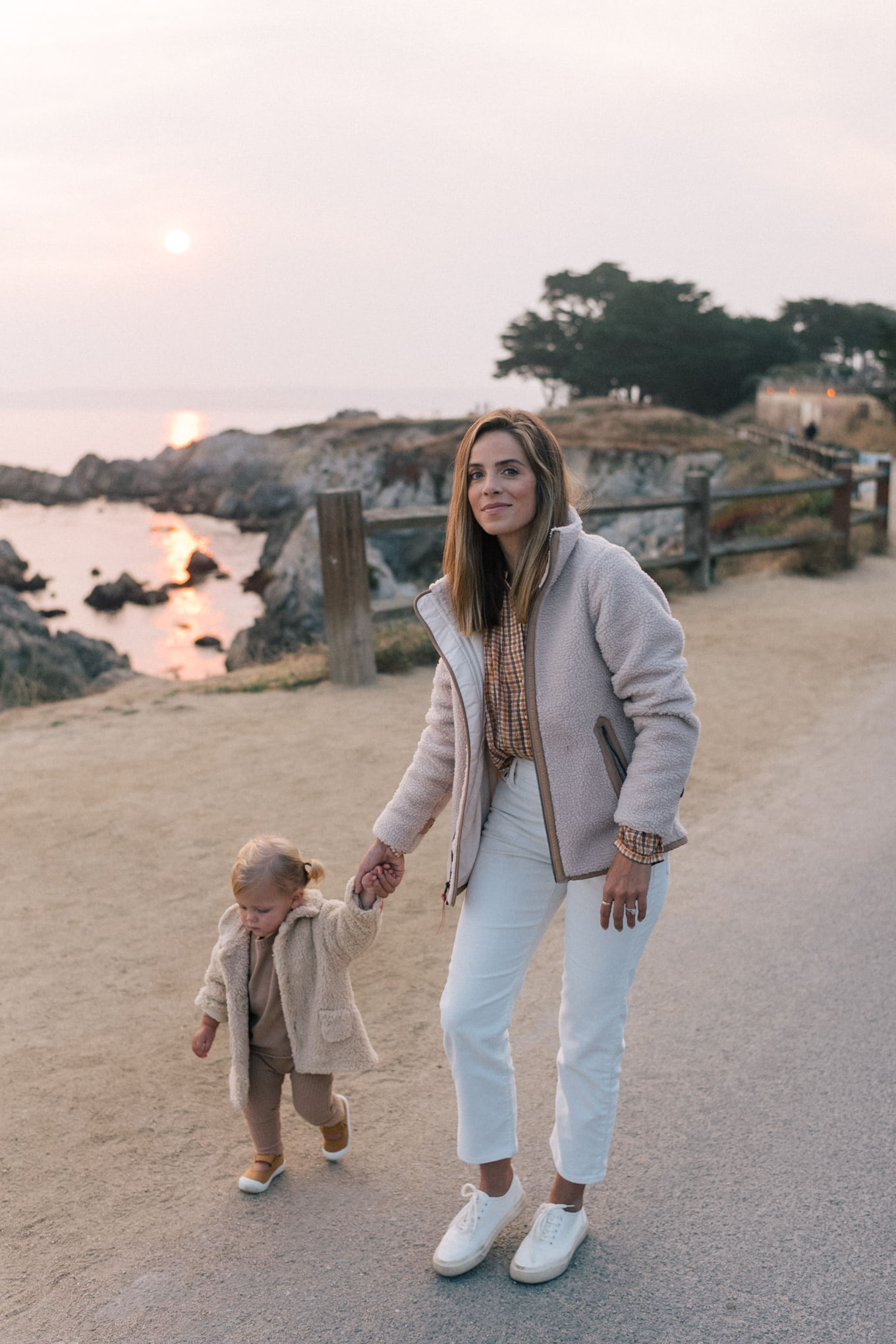 Layer a Cream Fleece Jacket Over a Plaid Shirt Outdoors — Fleece Jacket Outfits