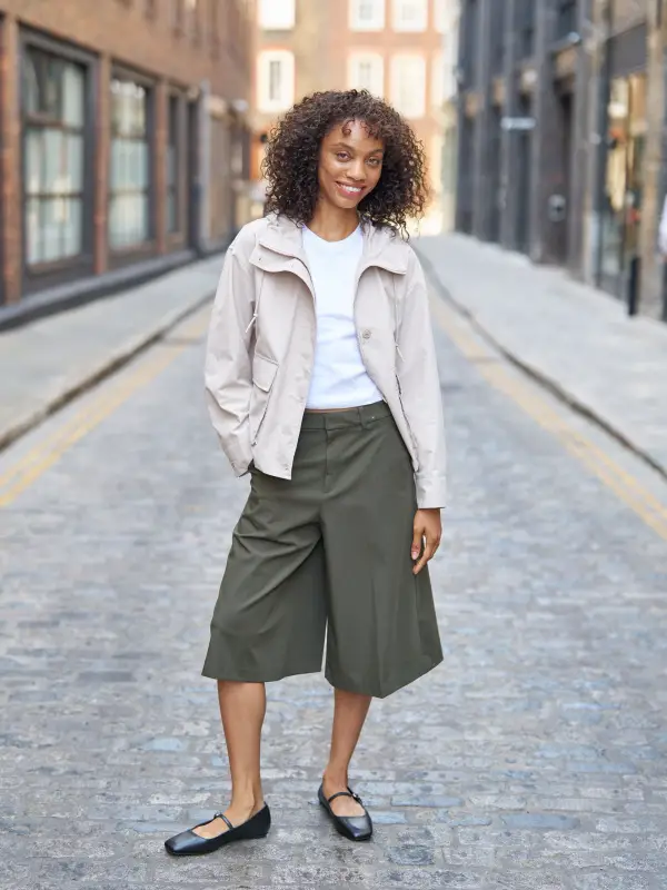 Beige Trench Coat Over Collared Shirt and Black Trousers Beige Trench Coat Over Collared Shirt and Black Trousers — Parka Outfits