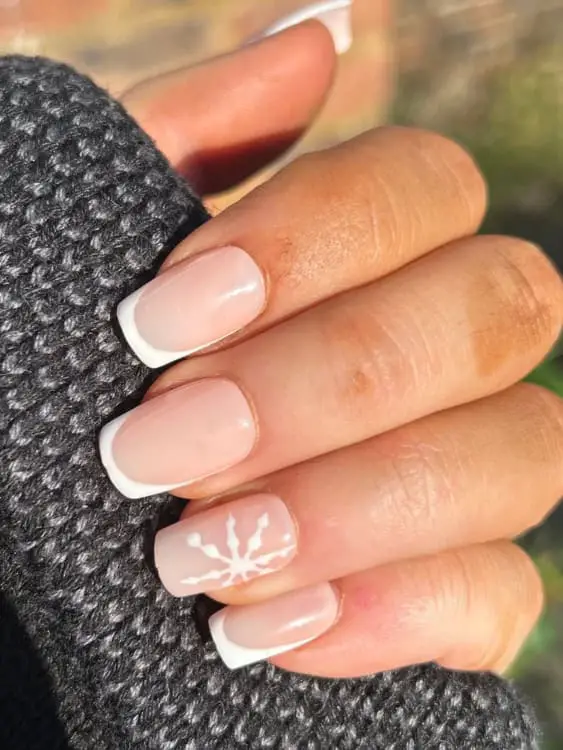 White Snowflake On One Accent Nail Visual Idea White Snowflake On One Accent Nail Visual Idea — Winter French Tip Nails