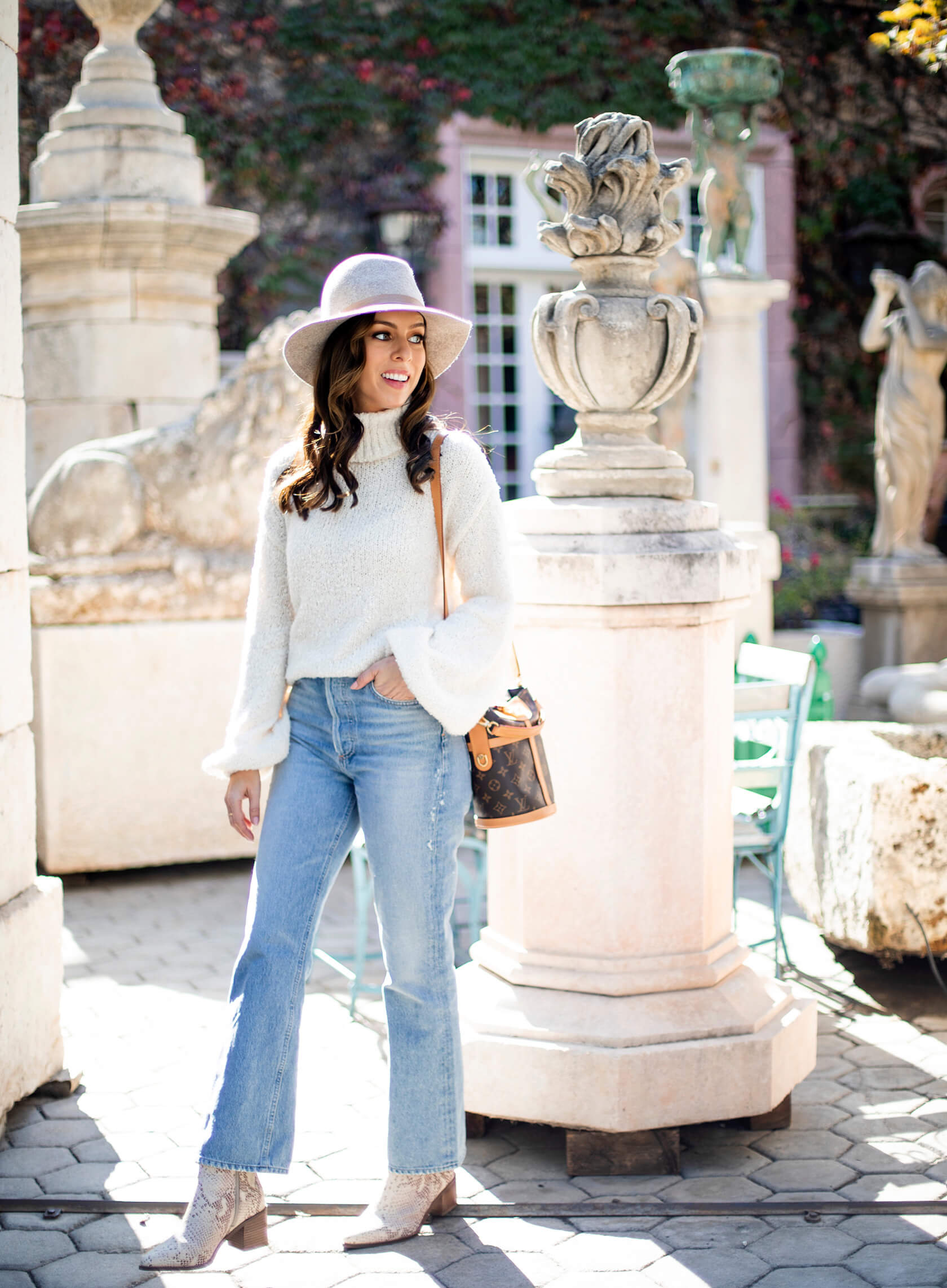 White Fuzzy Turtleneck with Light-Wash Jeans and Snake Print Boots White Fuzzy Turtleneck with Light-Wash Jeans and Snake Print Boots — Turtleneck Outfits