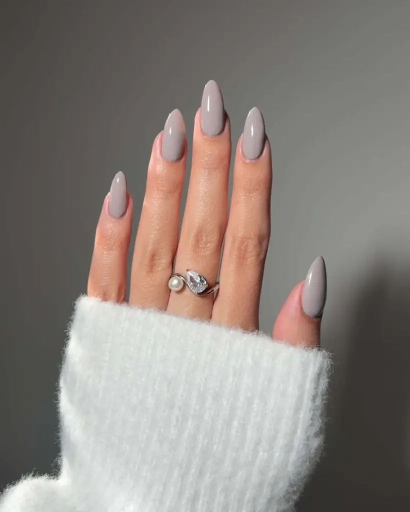 Muted Taupe Glossy Oval Nails Muted Taupe Glossy Oval Nails — Winter Oval Nails
