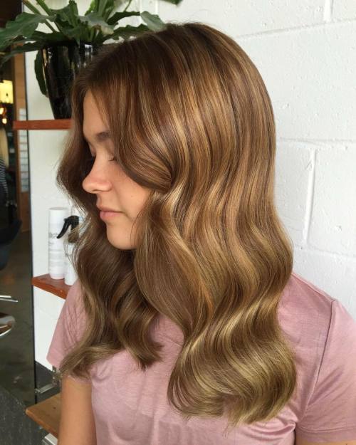 Collarbone Chestnut Brown With Subtle Blonde Highlights Collarbone Chestnut Brown With Subtle Blonde Highlights — Chestnut Brown Hair