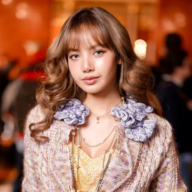 Mid-Back Light Brown With Wispy Bangs Mid-Back Light Brown With Wispy Bangs — Winter Haircuts with Bangs