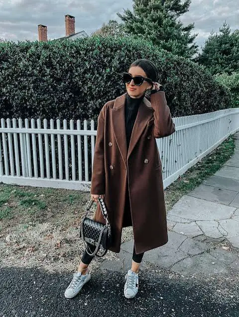 Brown Double-Breasted Coat with Black Leggings and Sneakers Brown Double-Breasted Coat with Black Leggings and Sneakers — Brown Coat Outfits