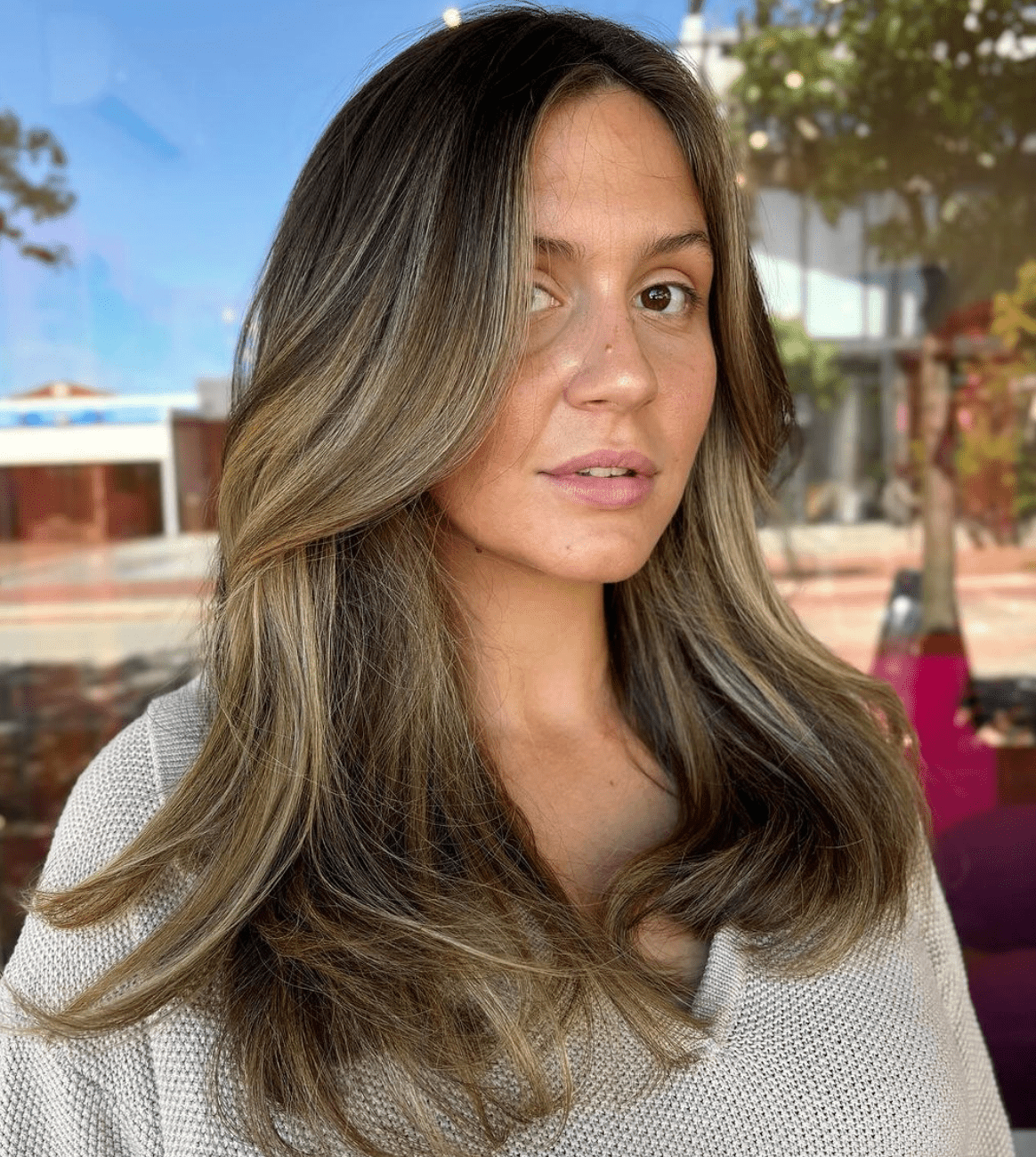 Mid-Back Dark Blonde With Lowlights and Highlights — Face-Framing Layers Create A Soft Fringe Mid-Back Dark Blonde With Lowlights and Highlights — Face-Framing Layers Create A Soft Fringe — Lowlights for Blonde Hair