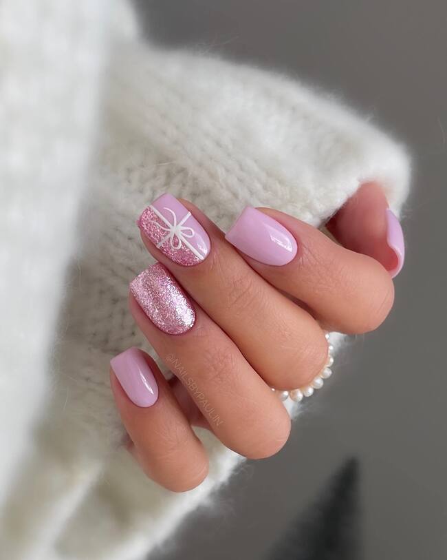 Sweet Pink With Bow & Glitter Accents Sweet Pink With Bow & Glitter Accents — Short Winter Nails