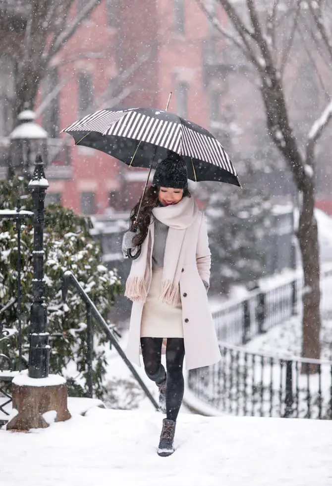 Cream Wool Coat and Mini Skirt with Brown Snow Boots Cream Wool Coat and Mini Skirt with Brown Snow Boots — Snow Boots Outfits