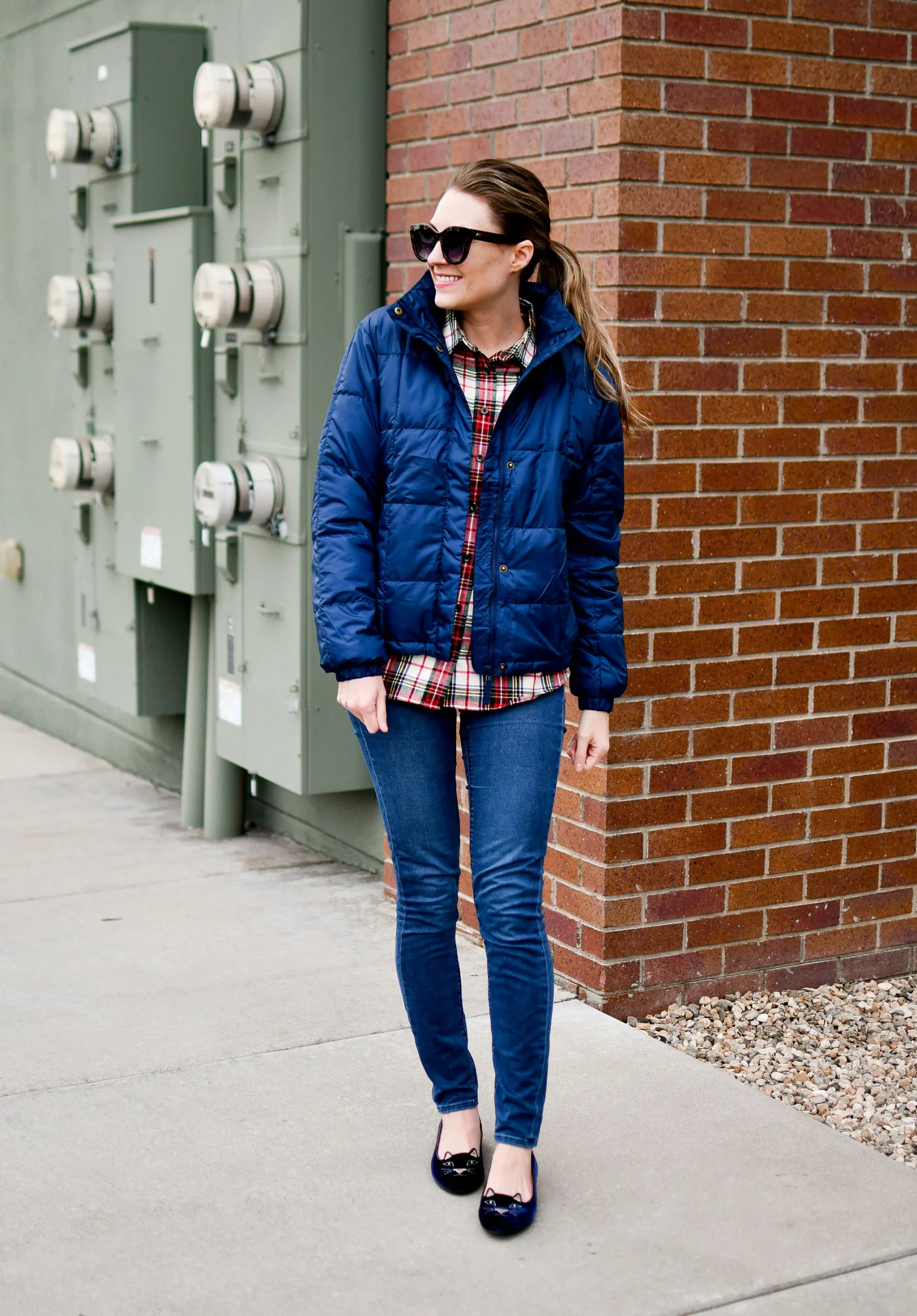 Cropped Navy Puffer with Plaid Shirt and Skinny Jeans Cropped Navy Puffer with Plaid Shirt and Skinny Jeans — Winter Puffer Jacket Outfits