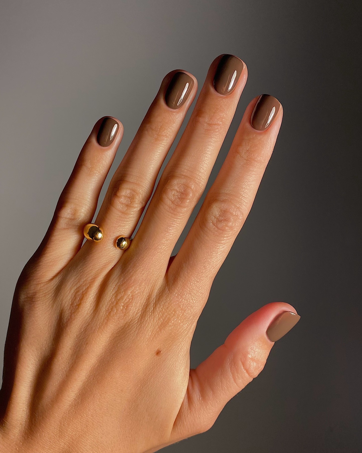 Medium Squoval Glossy Mocha Brown Squoval Nails Medium Squoval Glossy Mocha Brown Squoval Nails — Mocha Nails