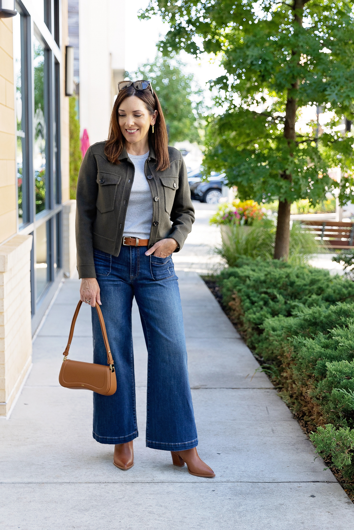 Olive Green Cropped Jacket and Grey T-Shirt Olive Green Cropped Jacket and Grey T-Shirt — Winter Outfits with Wide Leg Jeans