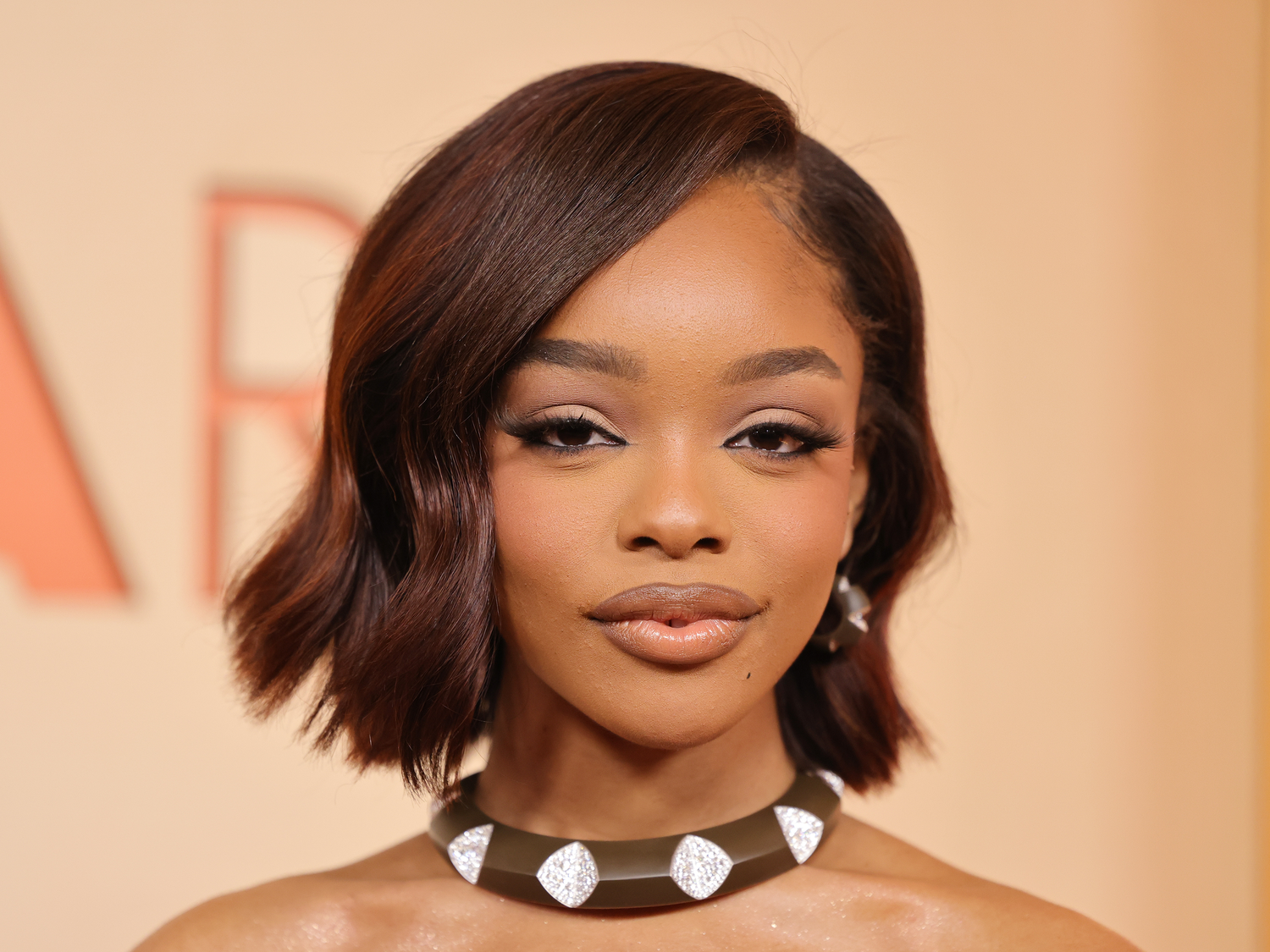 Dark Brown Bob with Soft Waves and Side Part — Short Winter Haircuts