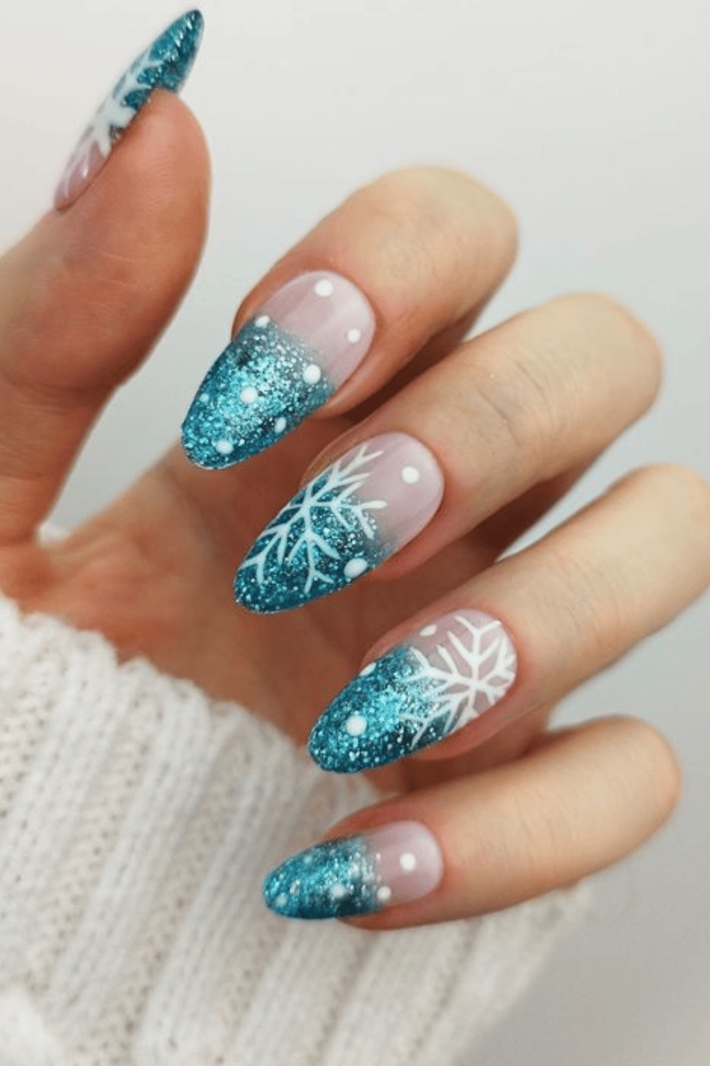 Bright Teal Glitter with Snowflakes Bright Teal Glitter with Snowflakes — Winter Glitter Nails