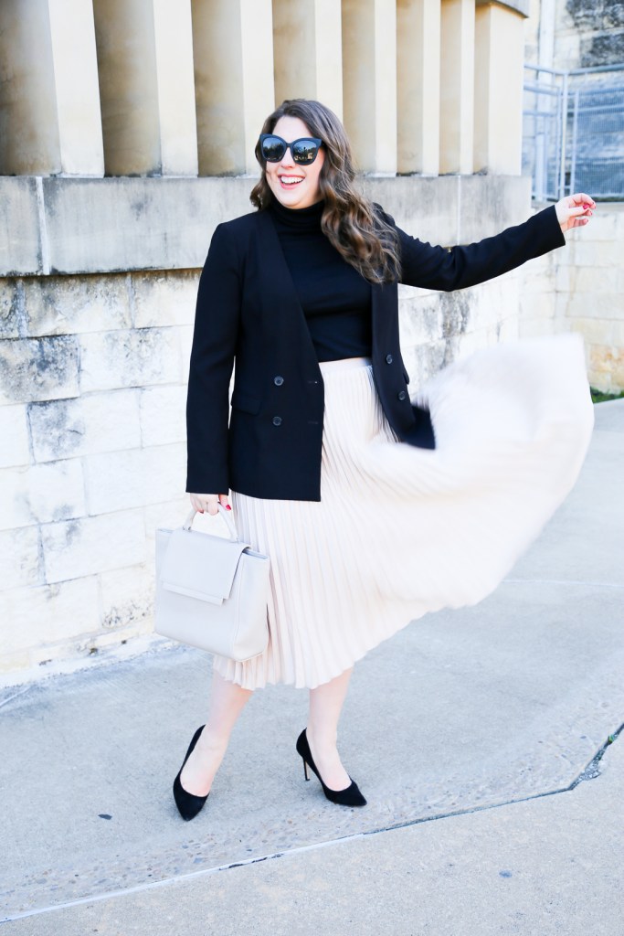 Black Turtleneck with Cream Pleated Midi Skirt for Smart Casual Black Turtleneck with Cream Pleated Midi Skirt for Smart Casual — Turtleneck Outfits