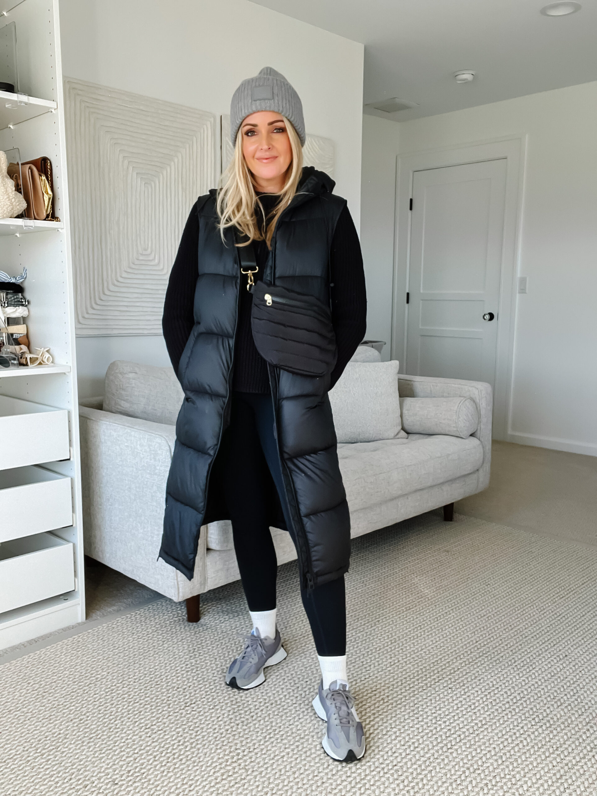 Longline Black Vest with Sneakers and Beanie Longline Black Vest with Sneakers and Beanie — Puffer Vest Outfits