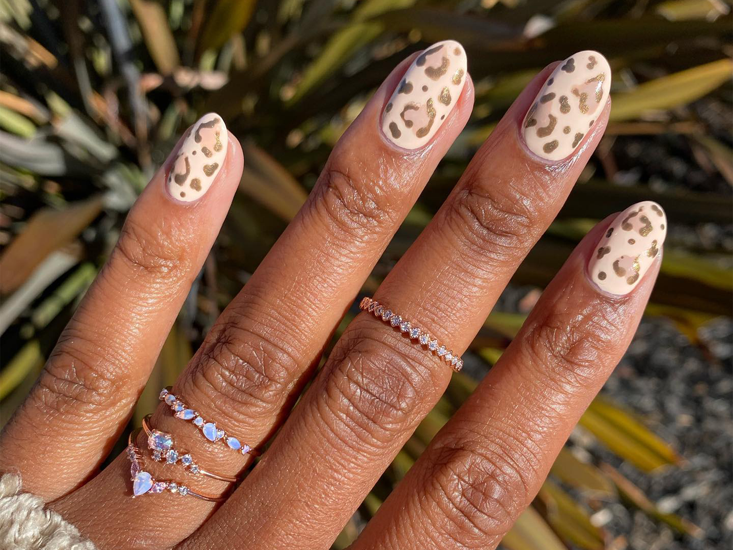 Creamy Beige Glossy Short Oval Nails Creamy Beige Glossy Short Oval Nails — Neutral Nail Colors