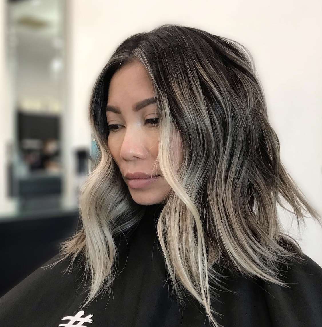 Side View Dark Brown Lob With Ash Blonde Highlights Side View Dark Brown Lob With Ash Blonde Highlights — Low Maintenance Winter Hair Colors
