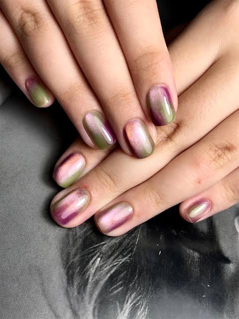 Short Oval Color-Shifting Chrome/Cat-Eye — January Nails