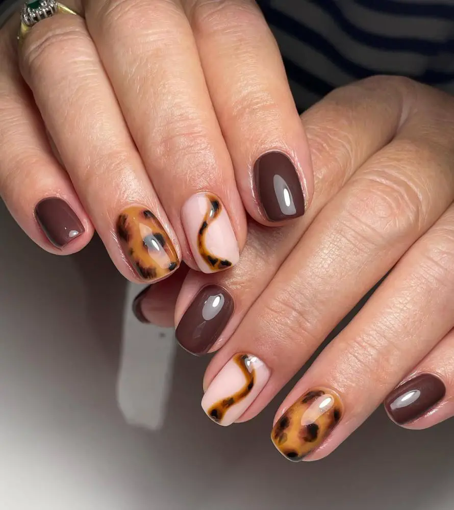 Tortoiseshell Swirl Short Square Nails Tortoiseshell Swirl Short Square Nails — Fall to Winter Nails