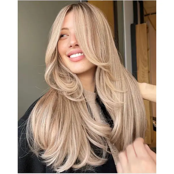Mid-Back Platinum Blonde Lob With Dark Roots Mid-Back Platinum Blonde Lob With Dark Roots — Winter Layered Haircuts