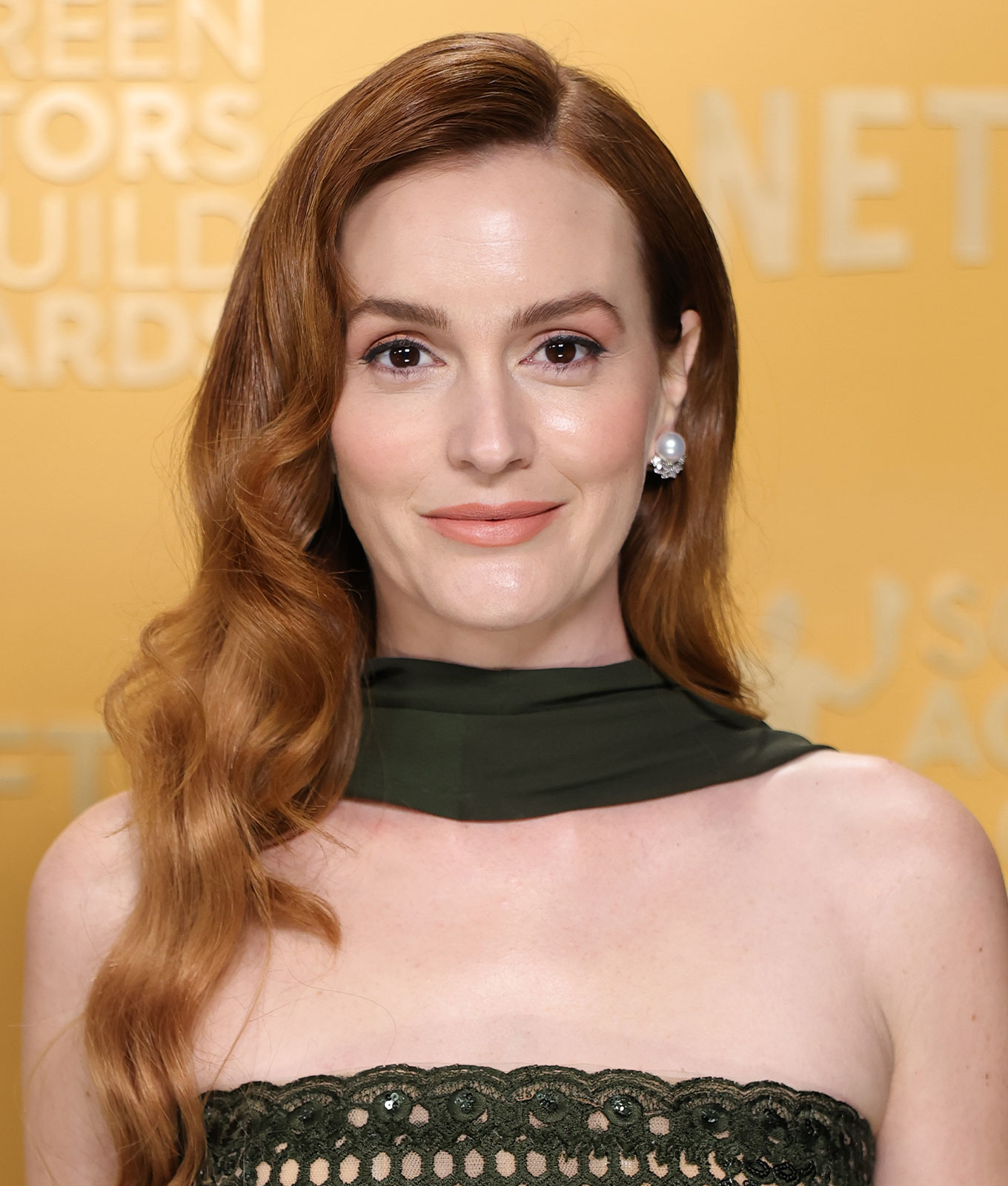 Vibrant Copper Waves at Collarbone Length Vibrant Copper Waves at Collarbone Length — Winter Copper Hair Color