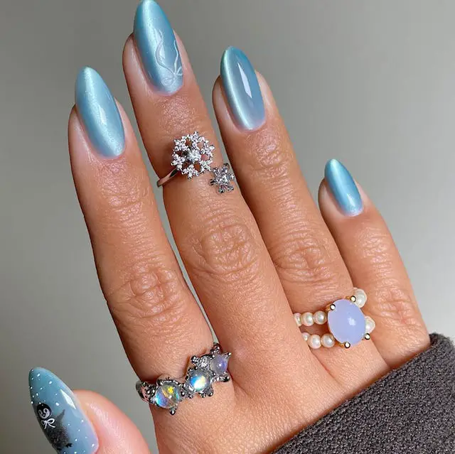 Mystical Light Blue Cat-Eye with Snowflake Accent Mystical Light Blue Cat-Eye with Snowflake Accent — Cute Winter Nails