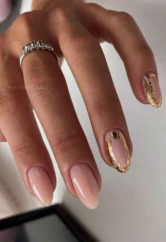 Gold Foil Accents On Accent Nails Visual Idea Gold Foil Accents On Accent Nails Visual Idea — Winter Nude Nails