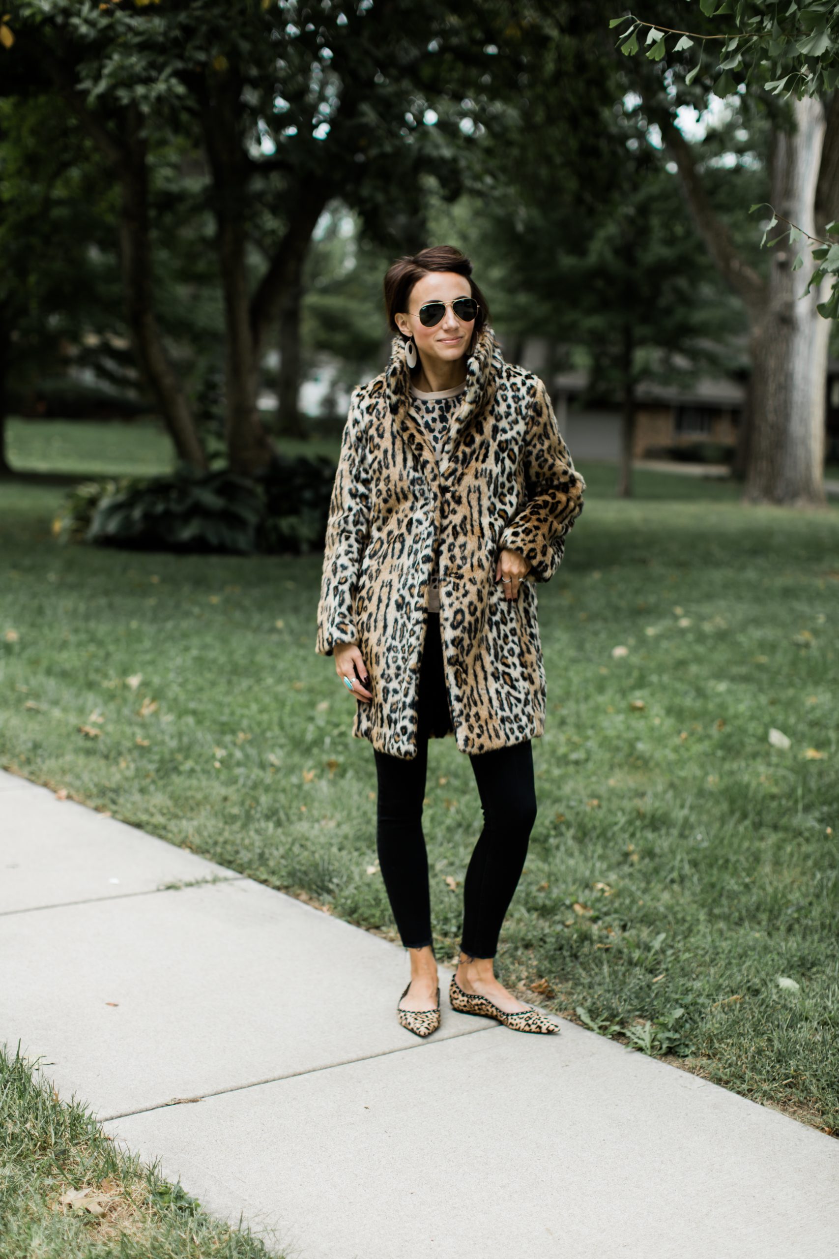 Mid-Length Leopard Coat with Crewneck Sweater and Flats Mid-Length Leopard Coat with Crewneck Sweater and Flats — Leopard Coat Outfits