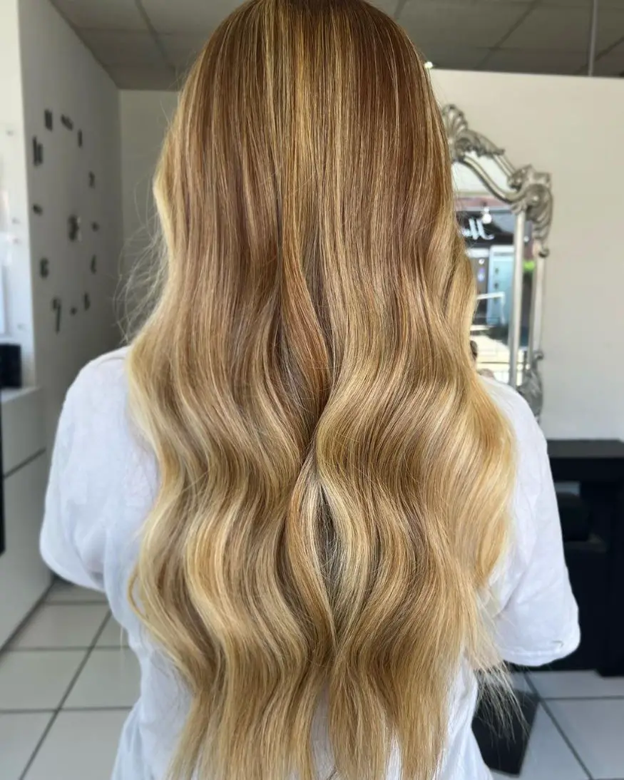 Shoulder Honey Blonde With Caramel Lowlights Shoulder Honey Blonde With Caramel Lowlights — Lowlights for Blonde Hair
