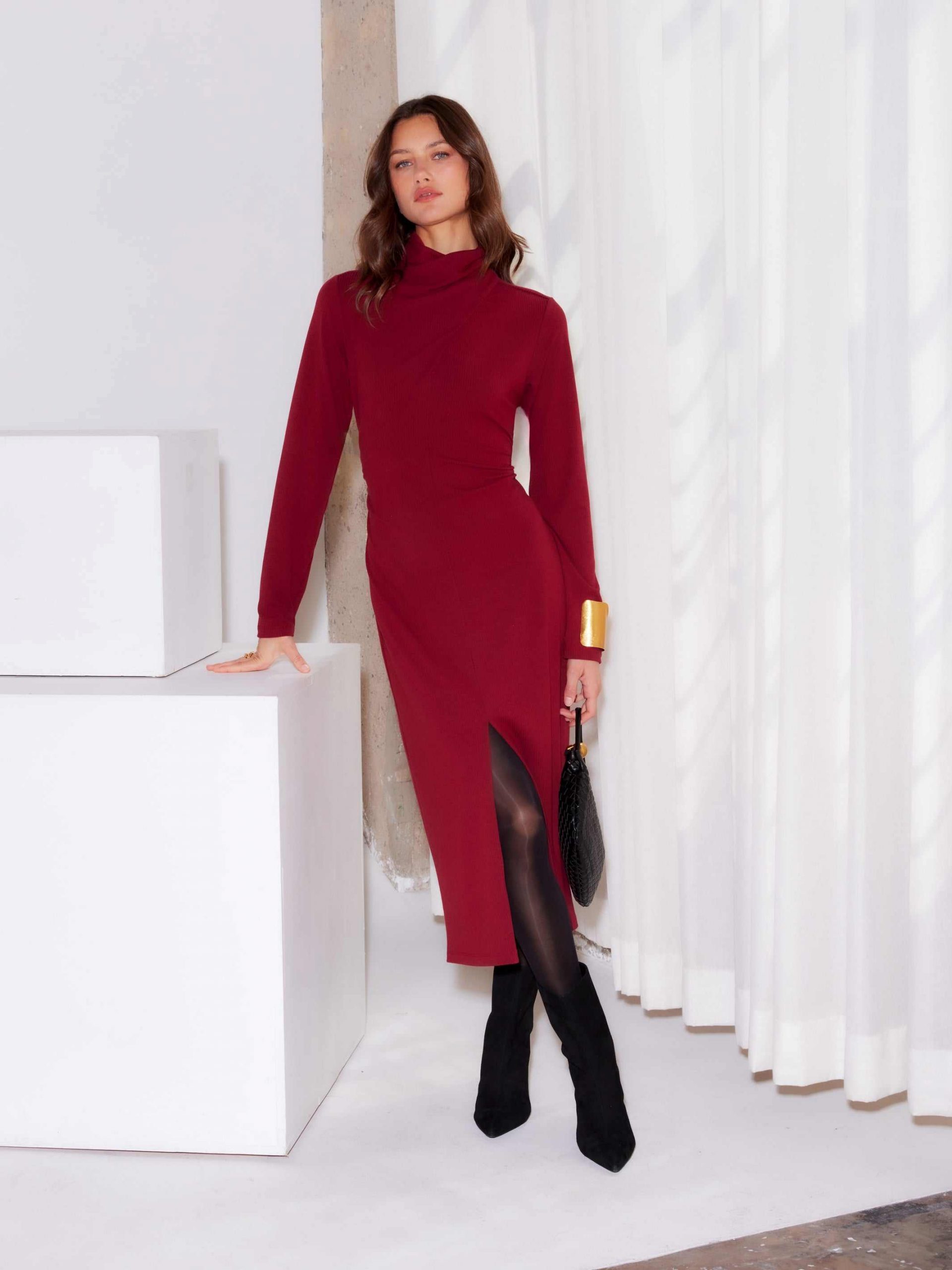 Red Ribbed Turtleneck Midi Dress with Thigh-High Slit and Black Accessories Red Ribbed Turtleneck Midi Dress with Thigh-High Slit and Black Accessories — Turtleneck Outfits