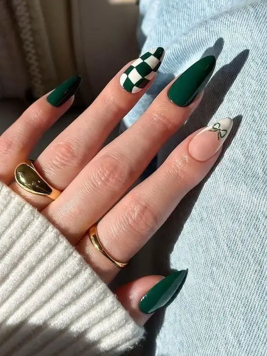 Long Stiletto Emerald Checkerboard & Bow Long Stiletto Emerald Checkerboard & Bow — Emerald Green Nails