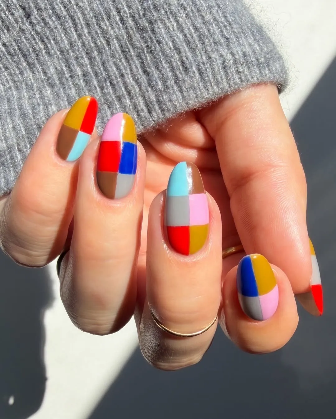 Geometric Color Block Short Oval Nails Geometric Color Block Short Oval Nails — Short Nail Designs