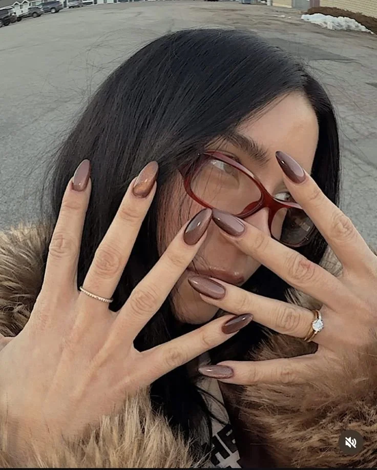 Modern Two-Tone French Almond Nails Modern Two-Tone French Almond Nails — Mocha Nails