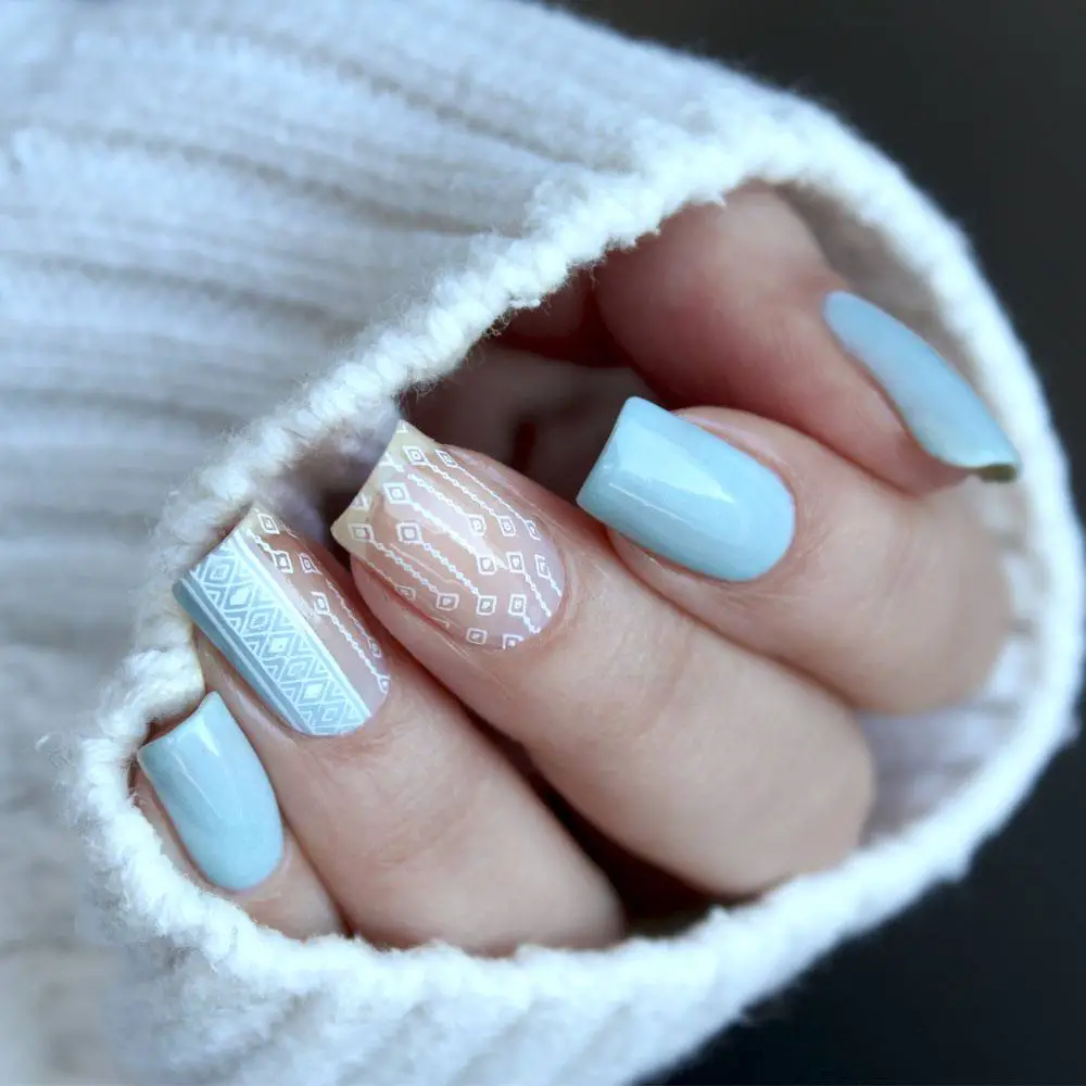 Light Blue Nude with Knit-Like Geometric Art Light Blue Nude with Knit-Like Geometric Art — Pastel Winter Nails