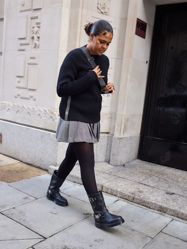 Casual Plaid Skirt with Moto Boots and Crewneck Sweater Casual Plaid Skirt with Moto Boots and Crewneck Sweater — Slouchy Boots Outfits