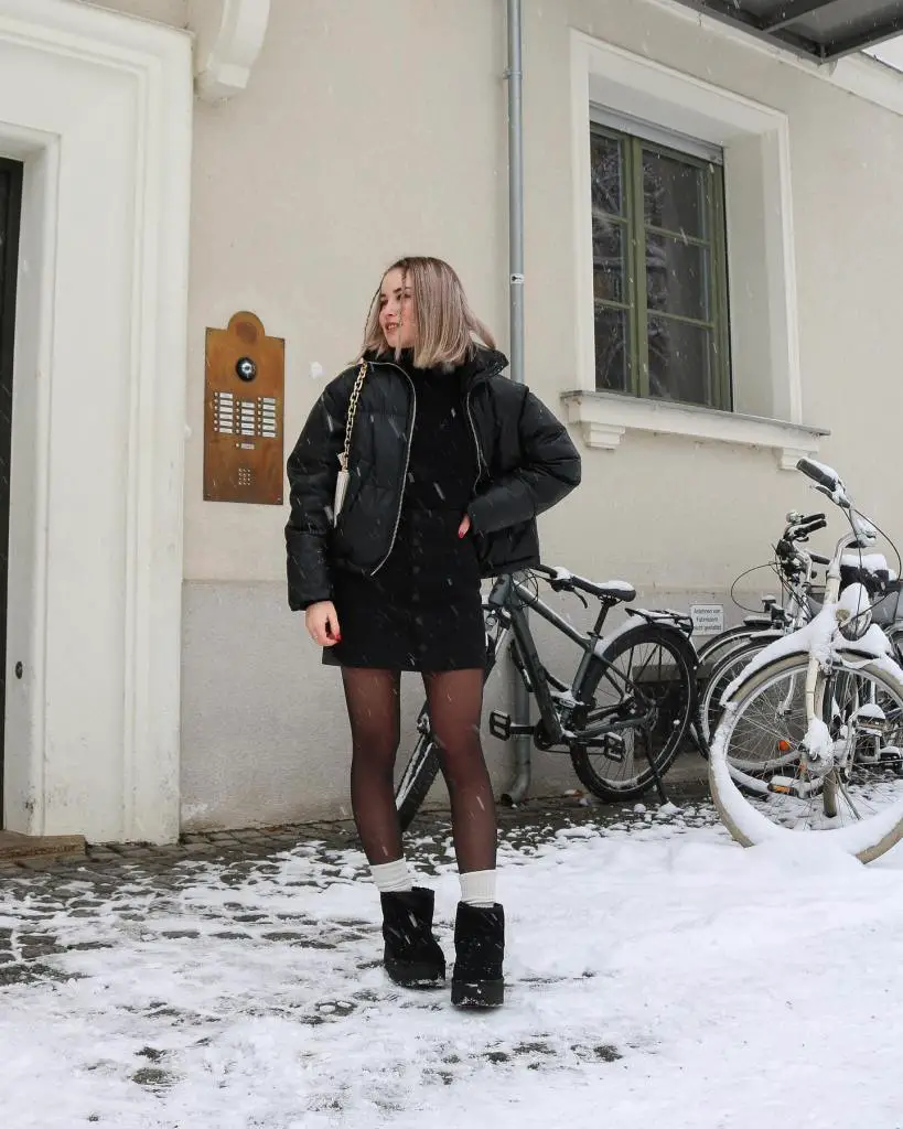 Urban Snowy Street Style with Black Moon Boots and Puffer Jacket Urban Snowy Street Style with Black Moon Boots and Puffer Jacket — Moon Boots Outfits