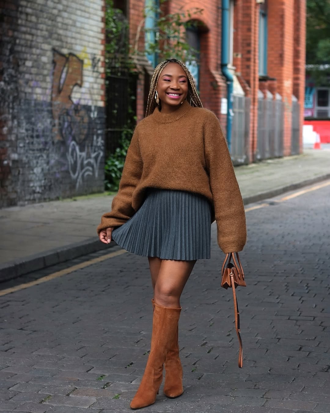Casual Brown Suede Knee-High Boots with Grey Pleated Mini Skirt and Knit Sweater Casual Brown Suede Knee-High Boots with Grey Pleated Mini Skirt and Knit Sweater — Suede Boots Outfits