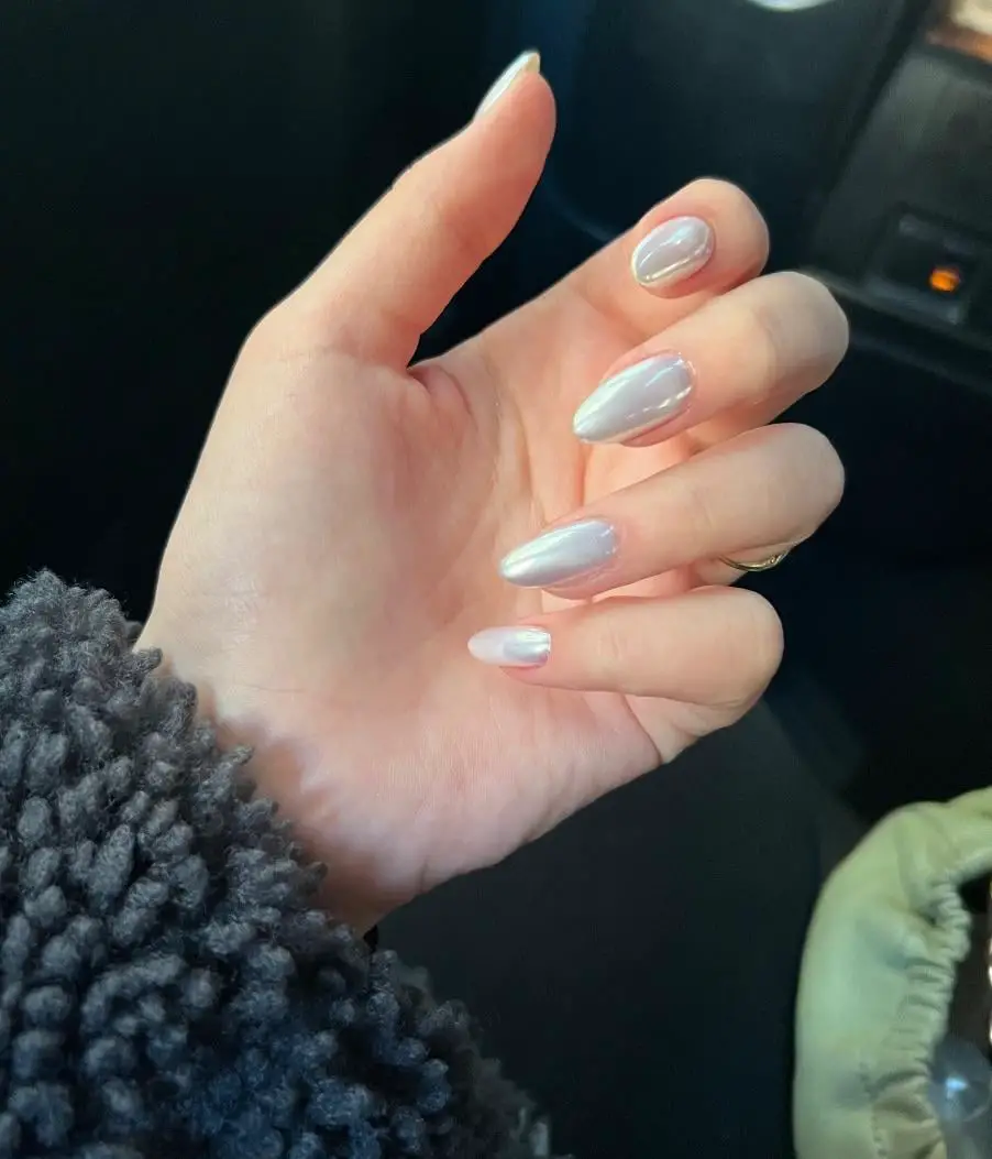 Opalescent Pearlescent Chrome Opalescent Pearlescent Chrome — Winter Chrome Nails