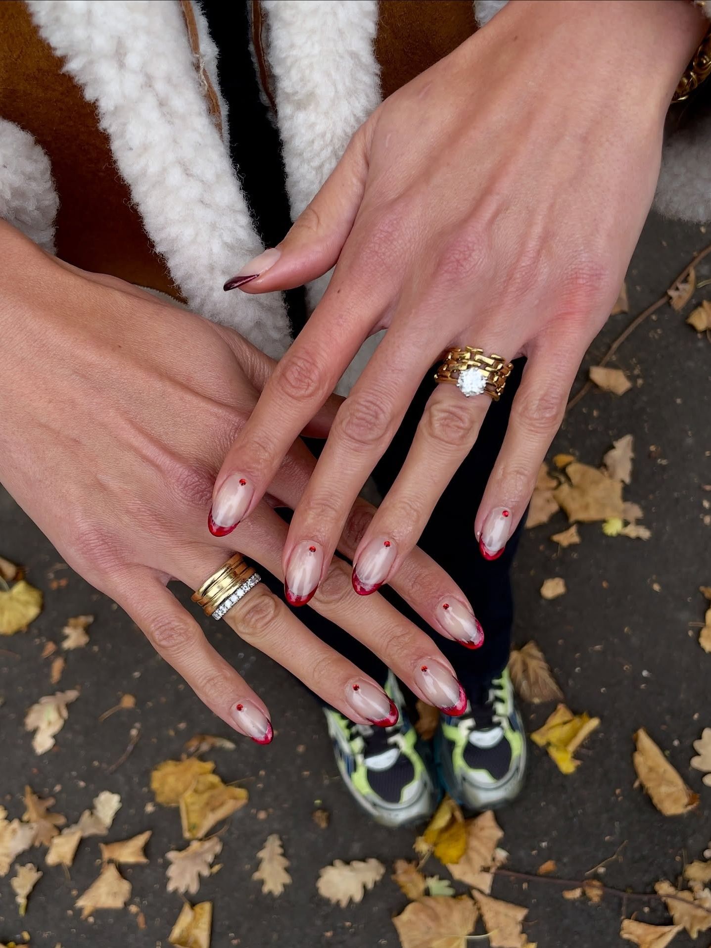 Minimalist Red Dot French Short Almond Nails Minimalist Red Dot French Short Almond Nails — Classy Winter Nails