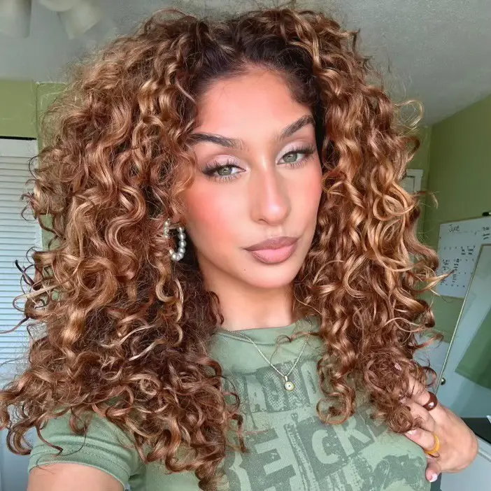 Collarbone Honey Blonde Curls — Winter Hairstyles for Curly Hair