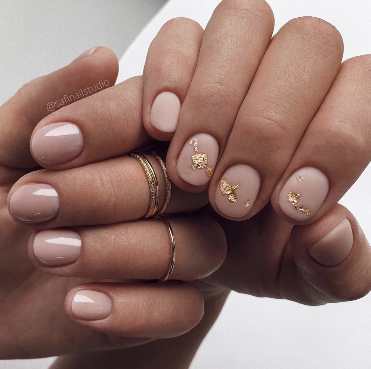 Nude Pink Gold Foil Accents Nude Pink Gold Foil Accents — Short Winter Gel Nails