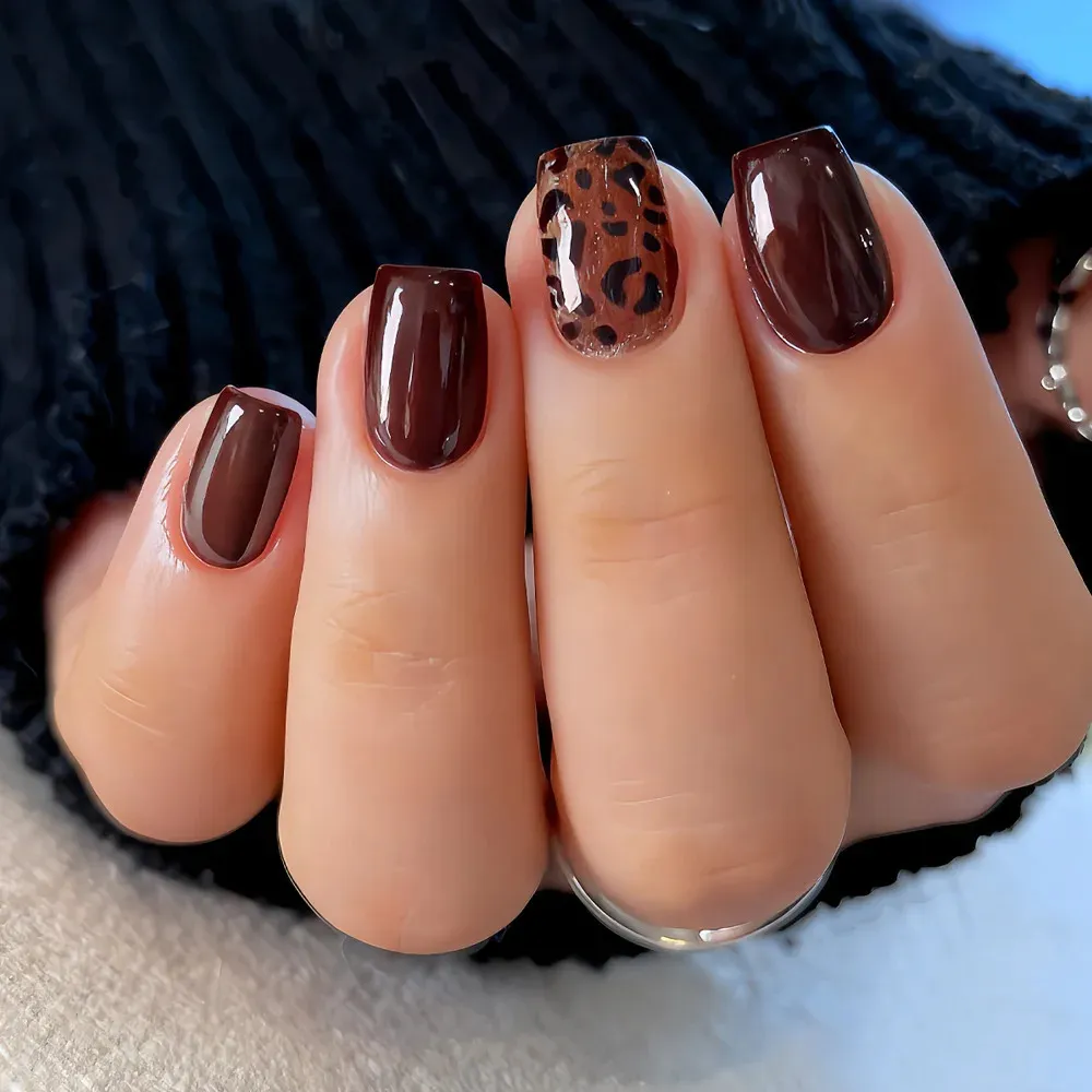 Deep Brown Leopard Print Accent Nails Deep Brown Leopard Print Accent Nails — Winter Square Nails