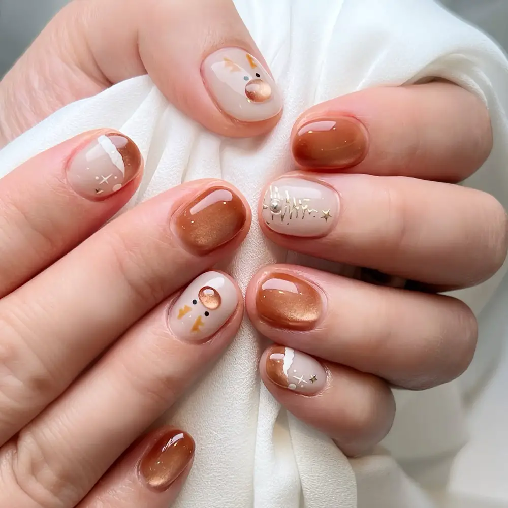 Reindeer Face Gold Starbursts Reindeer Face Gold Starbursts — Winter Nails