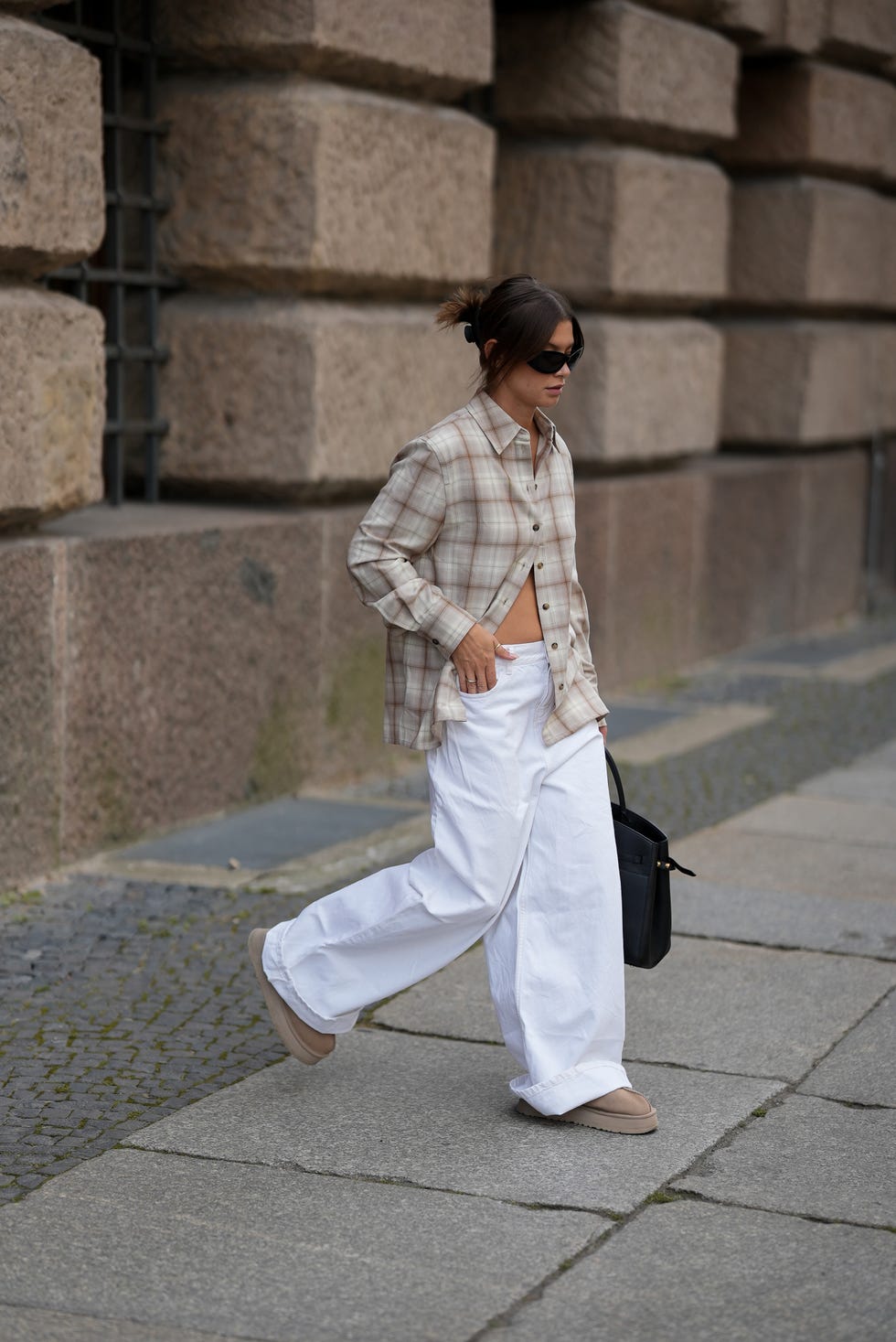 Relaxed Weekend: Ugg Slippers with Wide-Leg Pants and Plaid Relaxed Weekend: Ugg Slippers with Wide-Leg Pants and Plaid — Ugg Slippers Outfits