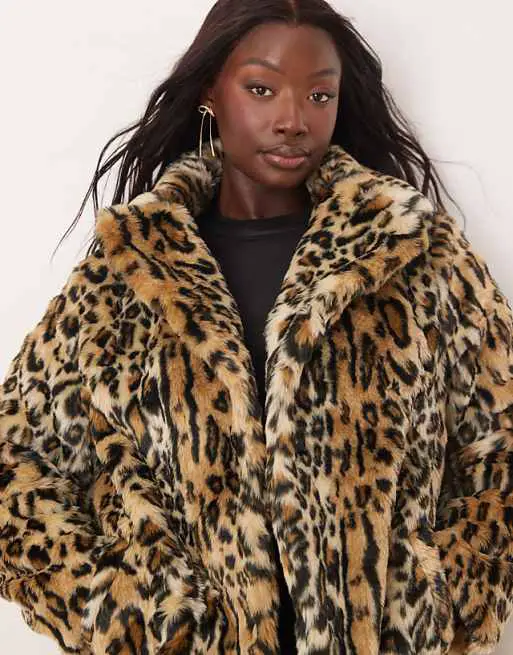 Detail of Cropped Leopard Faux Fur Jacket with Wide Collar Detail of Cropped Leopard Faux Fur Jacket with Wide Collar — Leopard Coat Outfits