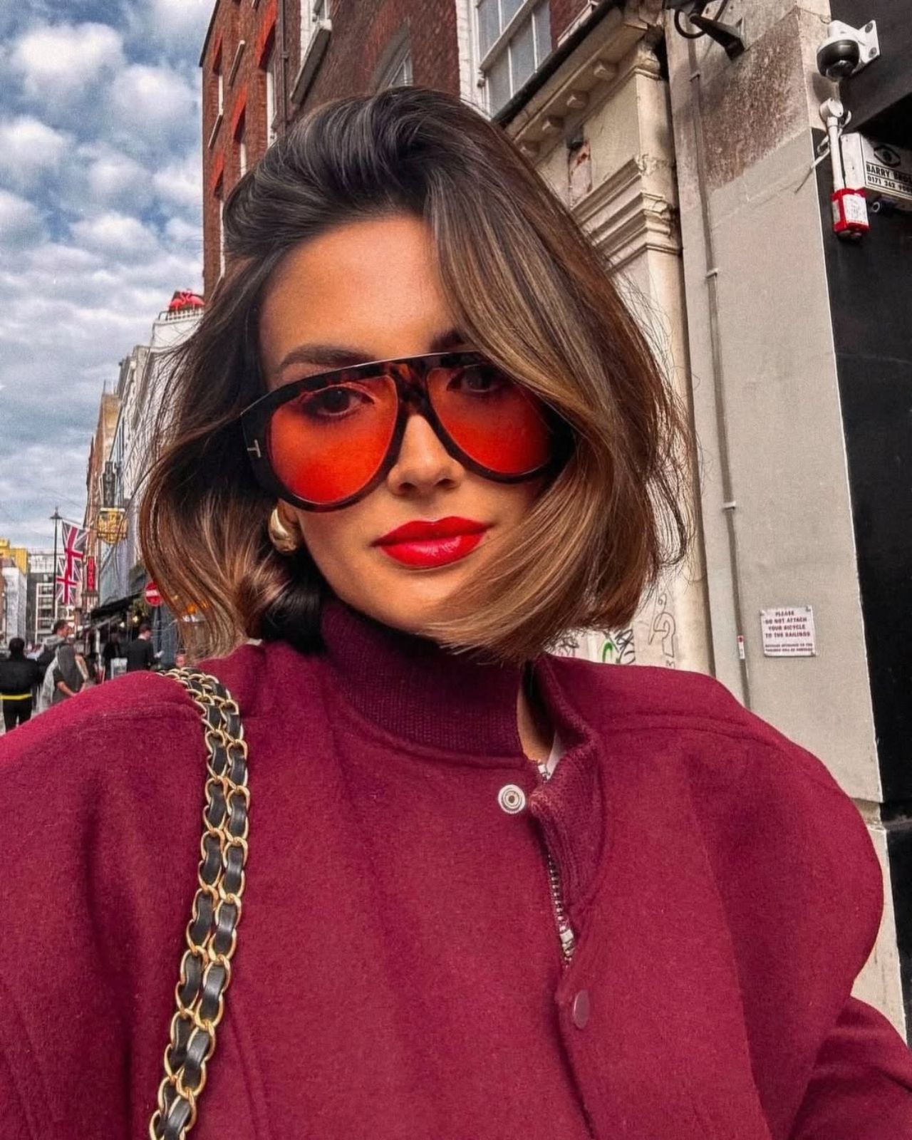 Voluminous Wavy Bob With Side Swept Bangs Voluminous Wavy Bob With Side Swept Bangs — Winter Hairstyles for Thick Hair