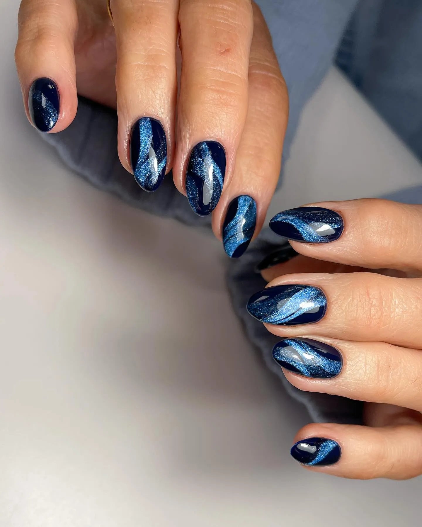 Navy Blue Swirl Cat Eye Nails Navy Blue Swirl Cat Eye Nails — Winter Cat Eye Nails