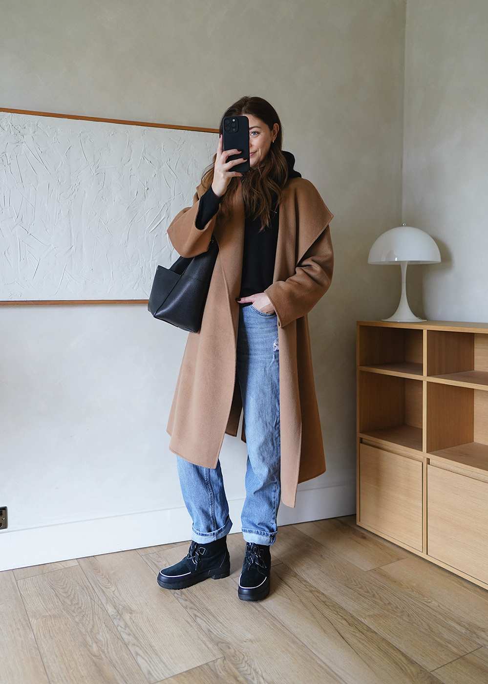 Beige Wool Coat and Black Snow Boots for Casual Days Beige Wool Coat and Black Snow Boots for Casual Days — Snow Boots Outfits
