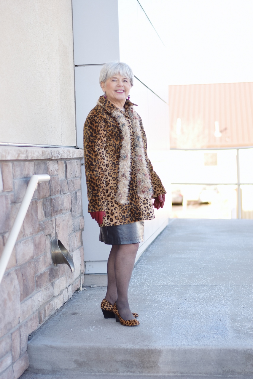 Leopard Coat and Shoes with Red Gloves Leopard Coat and Shoes with Red Gloves — Leopard Coat Outfits