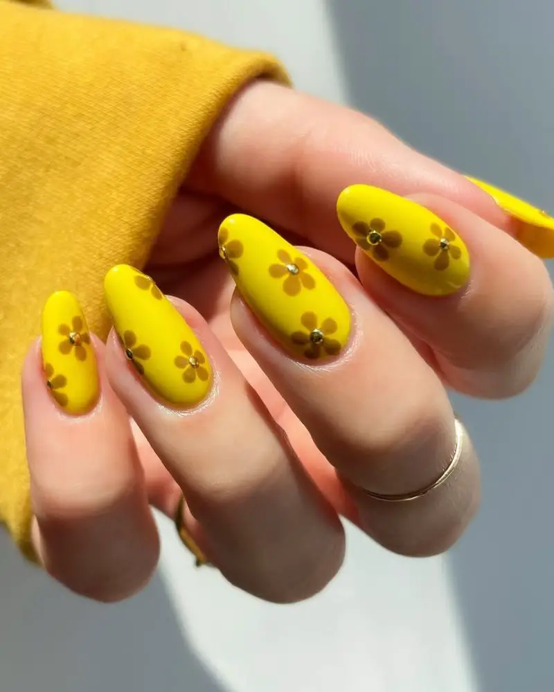 Medium Oval Vibrant Yellow with Retro Florals Medium Oval Vibrant Yellow with Retro Florals — Yellow Nail Designs
